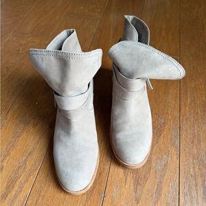 UGG Women's Fold-Over Suede Ankle Boots in Light Gray, size us w 6.5